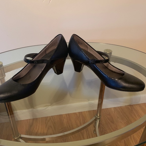 Mary-Jane Style Leather Dress Shoes - Picture 3 of 3